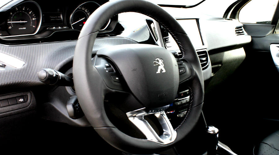 Peugeot 2008. Компактный французский "Львенок" © Фото ЮГА.ру