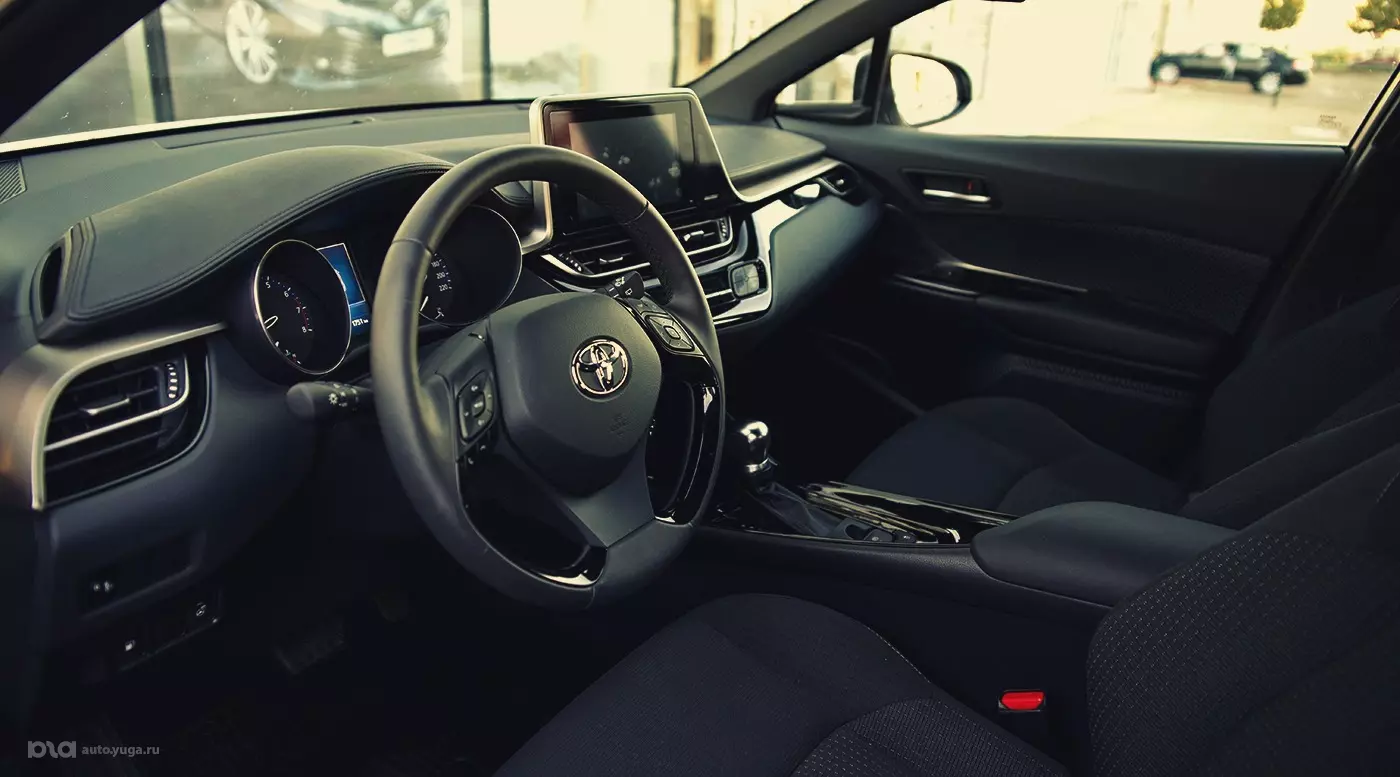 Новый кроссовер. Toyota C-HR