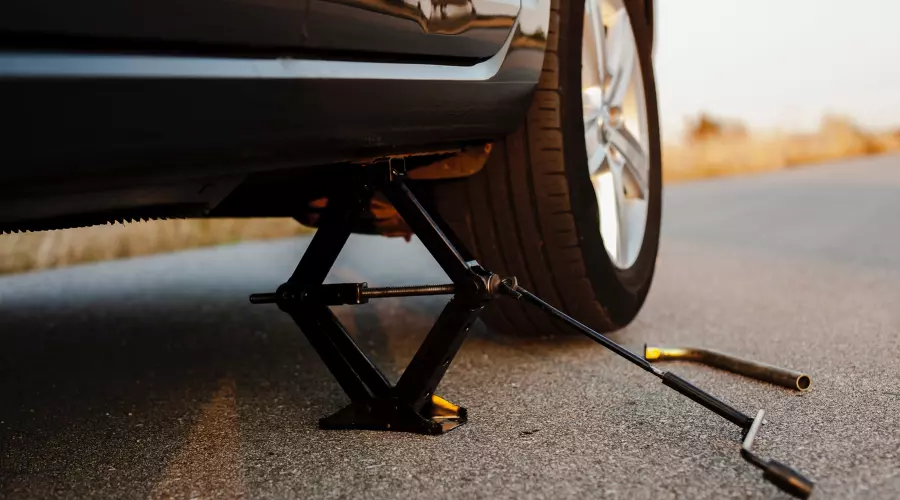 домкрат &copy;&nbsp;ru.freepik.com