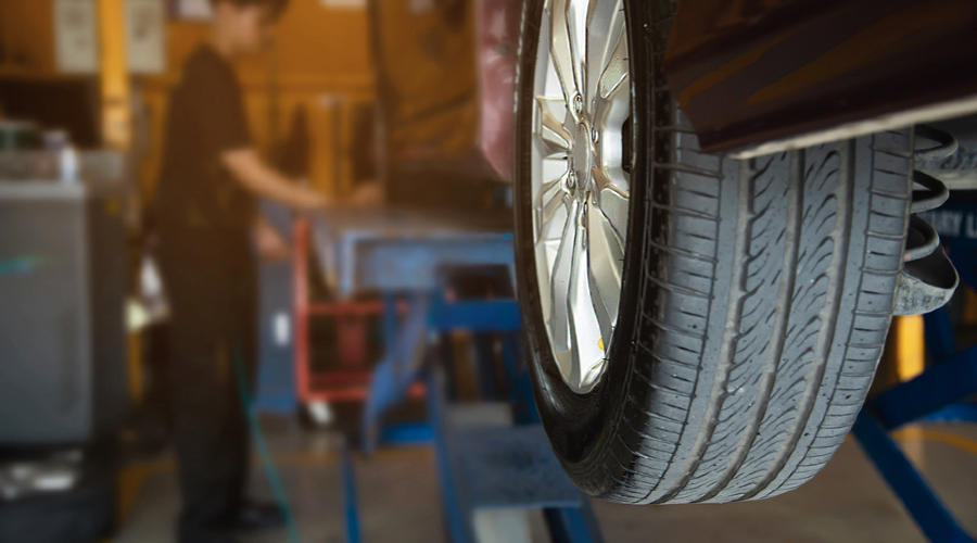 сто шины &copy;&nbsp;Изображение сгенерировано нейросетью Gigachat