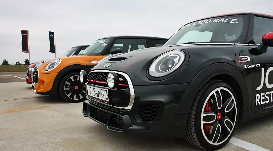 Тест-драйв MINI John Cooper Works © Фото ЮГА.ру Тест-драйв MINI John Cooper Works © Фото ЮГА.ру