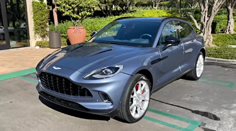 Aston Martin DBX &copy;&nbsp;Скриншот видео канала Doug DeMuro