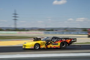 Заезд Dodge Viper на трассе в Грозном &copy;&nbsp;Фото Евгения Мельченко, Юга.ру