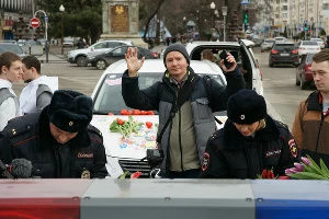В Краснодаре состоялся праздничный «Цветочный патруль» &copy;&nbsp;Фото Евгения Мельченко, Юга.ру