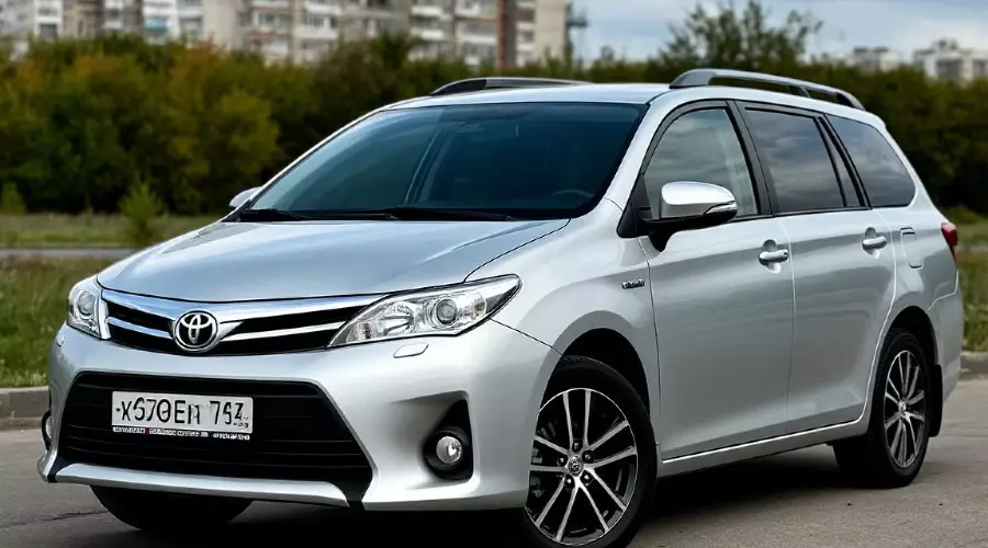 Toyota Corolla Fielder &copy;&nbsp;Фото: коллаж RuNews24.ru
