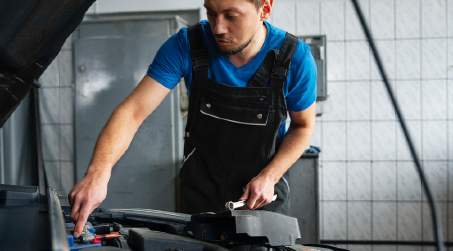 аккумулятор ремонт СТО &copy;&nbsp;Изображение сгенерировано нейросетью Gigachat