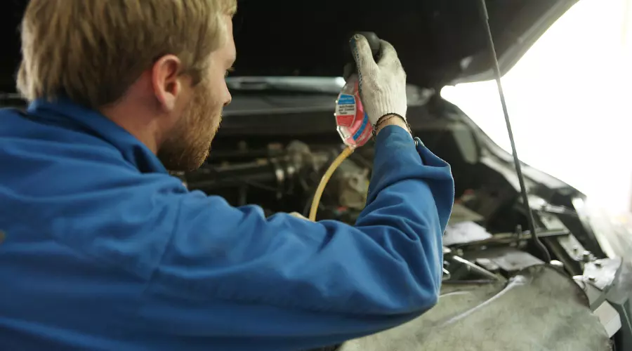 Mobil1. Замена масла в автомобиле: основы и нюансы &copy;&nbsp;Фото ЮГА.ру