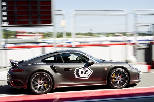 Самые быстрые машины России в столице Чечни &copy;&nbsp;Фото Евгения Мельченко, Юга.ру