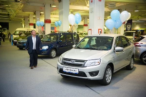 Автомобильная выставка MOBI в Краснодаре &copy;&nbsp;Елена Синеок, ЮГА.ру