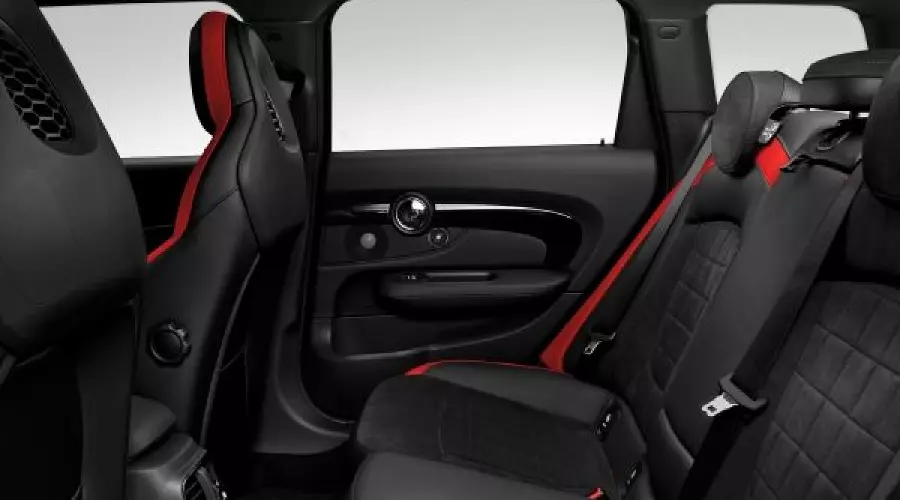 Новый MINI John Cooper Works Clubman © Фото ЮГА.ру Новый MINI John Cooper Works Clubman © Фото ЮГА.ру