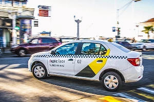 Автомобиль такси &copy;&nbsp;Фото Евгения Мельченко, Юга.ру