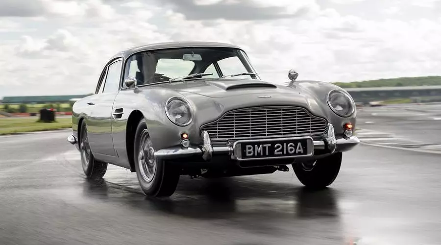 Aston Martin DB5 &copy;&nbsp;Скриншот из фильма Goldfinger