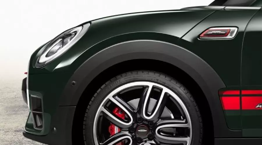 Новый MINI John Cooper Works Clubman © Фото ЮГА.ру Новый MINI John Cooper Works Clubman © Фото ЮГА.ру