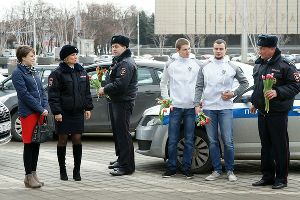 В Краснодаре состоялся праздничный «Цветочный патруль» © Фото Евгения Мельченко, Юга.ру