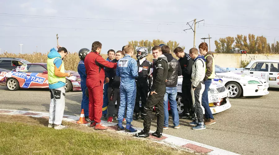 Итоги пятого этапа чемпионата Drift Battle Series 2015 (Фото: Антон Гурьев) © Фото ЮГА.ру Итоги пятого этапа чемпионата Drift Battle Series 2015 (Фото: Антон Гурьев) © Фото ЮГА.ру