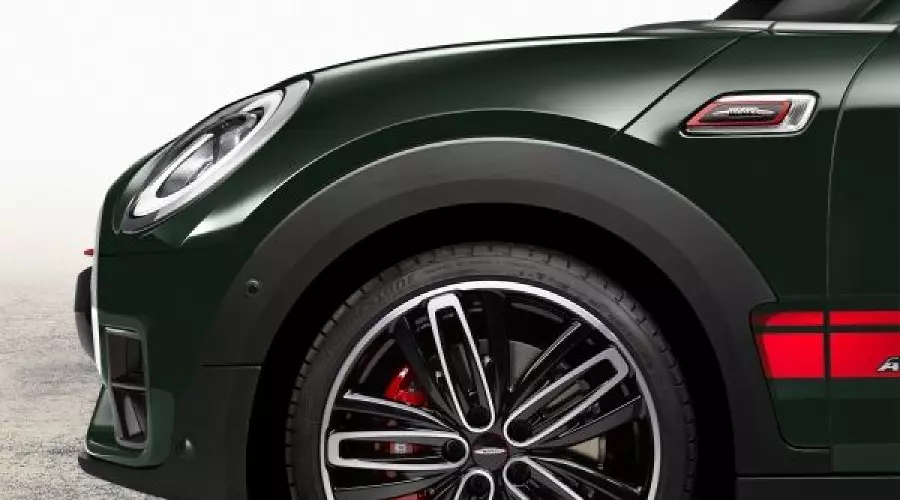 Новый MINI John Cooper Works Clubman © Фото ЮГА.ру Новый MINI John Cooper Works Clubman © Фото ЮГА.ру