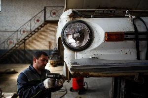 Утилизация старых автомобилей  &copy;&nbsp;Николай Ильин, ЮГА.ру
