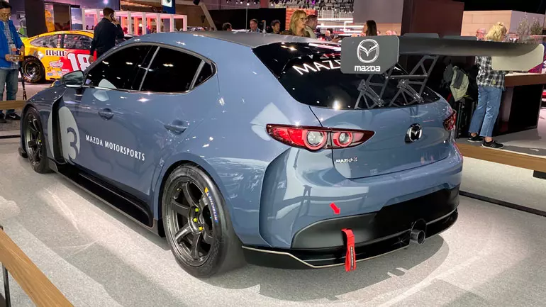 Спортивный седан Mazda3 TCR