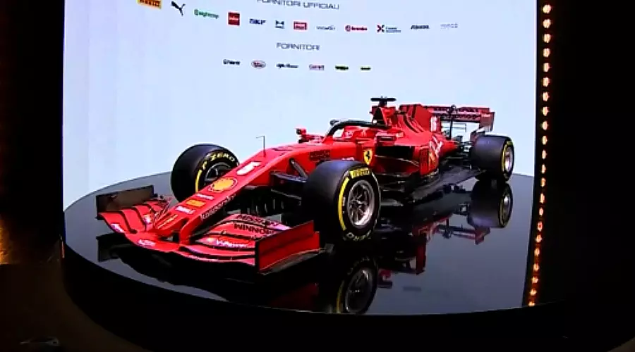 Новый болид Ferrari &copy;&nbsp;Скриншот трансляции официального канала Ferrari на YouTube