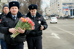 В Краснодаре состоялся праздничный «Цветочный патруль» © Фото Евгения Мельченко, Юга.ру