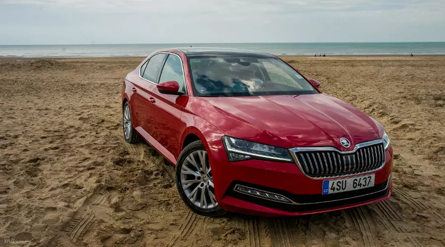 Skoda Superb (от 2 285 000 руб) &copy;&nbsp;Фото Евгения Мельченко, Юга.ру