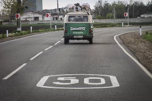 Автопробег хиппи-автомобилей "Пробусовка-2014" &copy;&nbsp;Фото ЮГА.ру