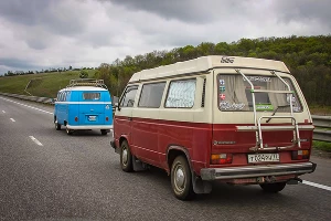 Автопробег хиппи-автомобилей "Пробусовка-2014" &copy;&nbsp;Фото ЮГА.ру