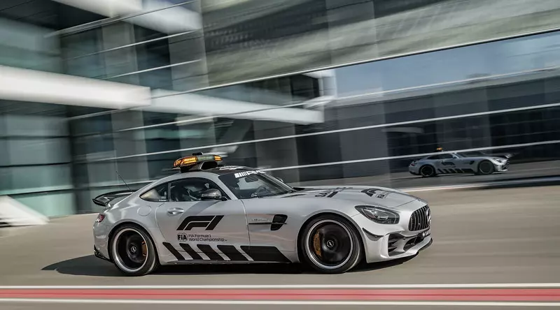 Такой он, нынешний Mercedes-AMG GT R Official F1 Safety Car