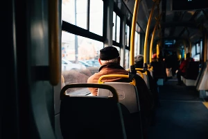 автобус &copy;&nbsp;Изображение сгенерировано нейросетью Gigachat