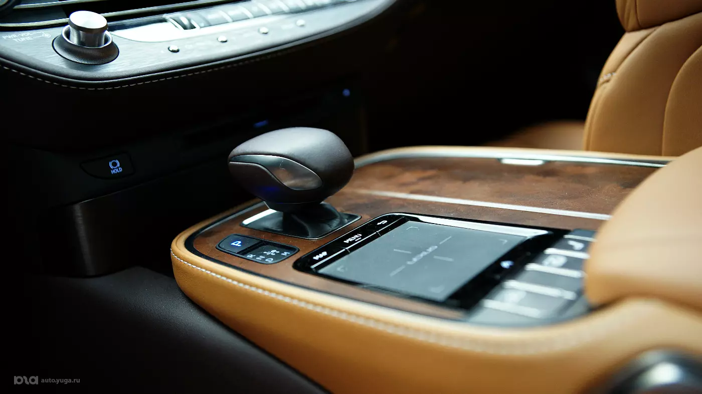Новый Lexus LS. Салон
