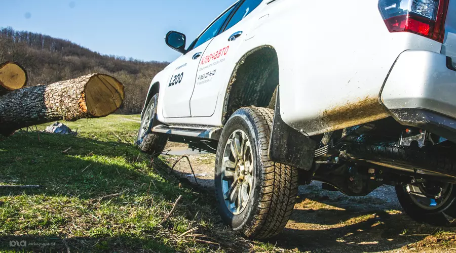 Современные АКПП тоже на бездорожье справляются неплохо, но на внедорожниках, а не на легковушках