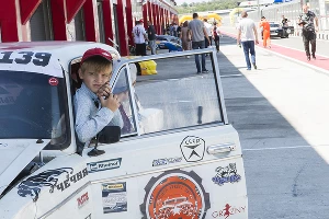 Самые быстрые машины России в столице Чечни &copy;&nbsp;Фото Евгения Мельченко, Юга.ру