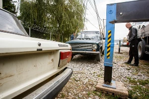 Утилизация старых автомобилей  &copy;&nbsp;Николай Ильин, ЮГА.ру