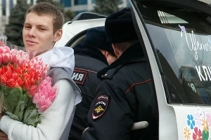 В Краснодаре состоялся праздничный «Цветочный патруль» &copy;&nbsp;Фото Евгения Мельченко, Юга.ру