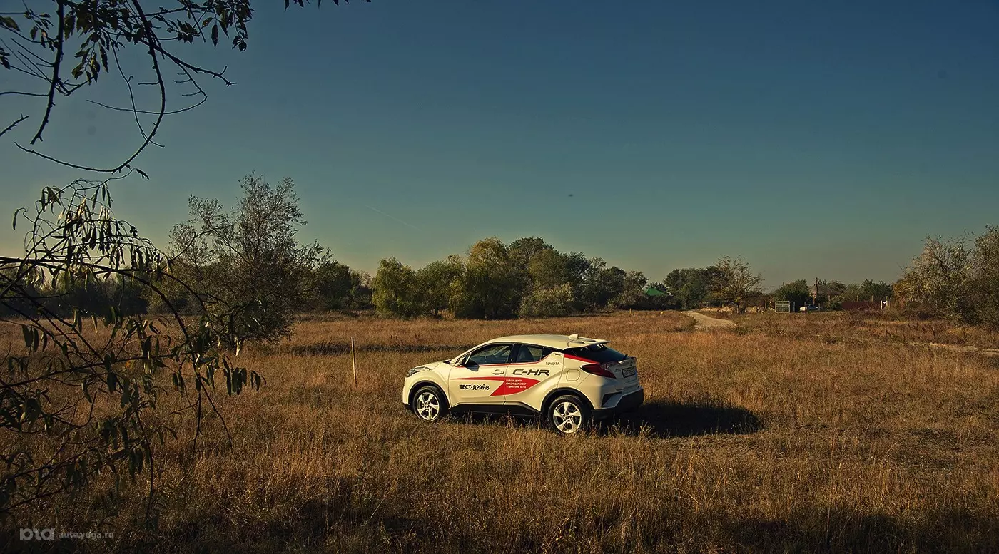 Новый кроссовер. Toyota C-HR
