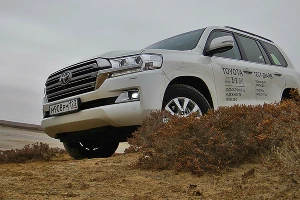 Новый Toyota Land Cruiser 200 &copy;&nbsp;Фото ЮГА.ру