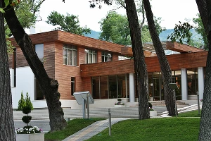 Peugeot 308 GT Line у скалы "Парус" &copy;&nbsp;Фото ЮГА.ру