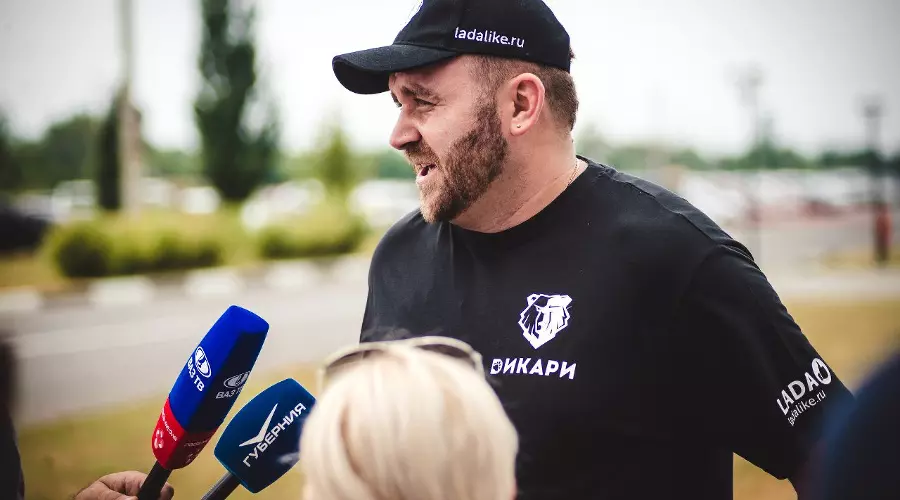"Дикари" штурмуют Эльбрус: начало сезона экстремальных путешествий на LADA 4х4 (фото Сергея Матвеева) © Фото ЮГА.ру "Дикари" штурмуют Эльбрус: начало сезона экстремальных путешествий на LADA 4х4 (фото Сергея Матвеева) © Фото ЮГА.ру