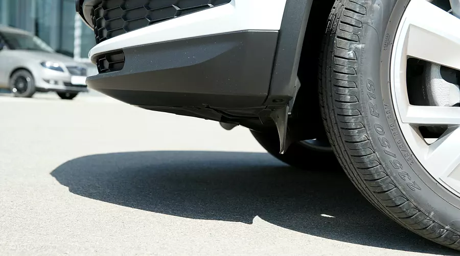 Внушительный передний свес