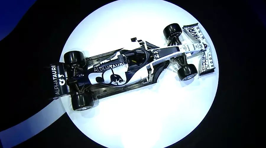 Болид Alpha Tauri 2020 года &copy;&nbsp;Скриншот трансляции канала Formula 1 с презентации на YouTube