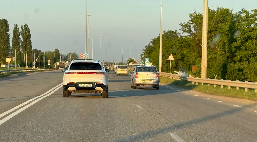 автомобиль дорога &copy;&nbsp;Фото ЮГА.ру