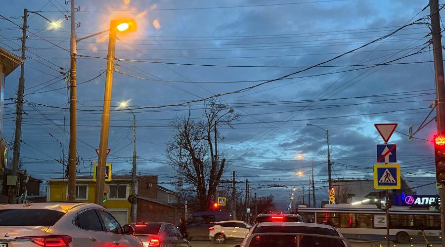 автомобиль &copy;&nbsp;Сгенерировано с помощью нейросети Gigachat