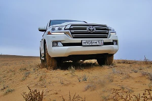 Новый Toyota Land Cruiser 200 &copy;&nbsp;Фото ЮГА.ру
