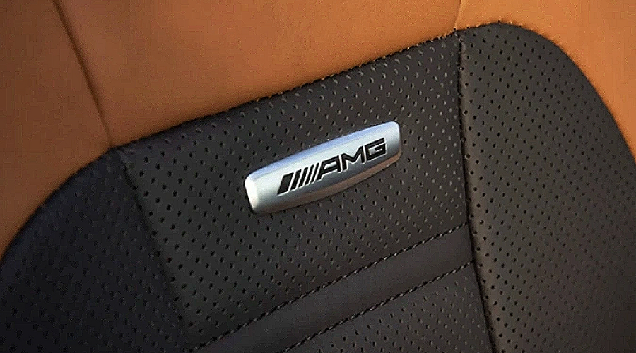 Шильдик AMG на Mercedes-Benz &copy;&nbsp;Фото: Mercedes-Benz