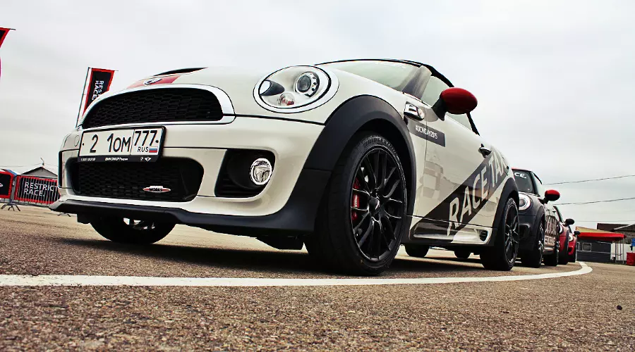 Тест-драйв MINI John Cooper Works © Фото ЮГА.ру Тест-драйв MINI John Cooper Works © Фото ЮГА.ру