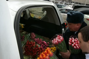 В Краснодаре состоялся праздничный «Цветочный патруль» &copy;&nbsp;Фото Евгения Мельченко, Юга.ру