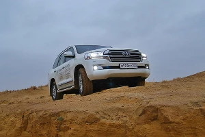Новый Toyota Land Cruiser 200 &copy;&nbsp;Фото ЮГА.ру