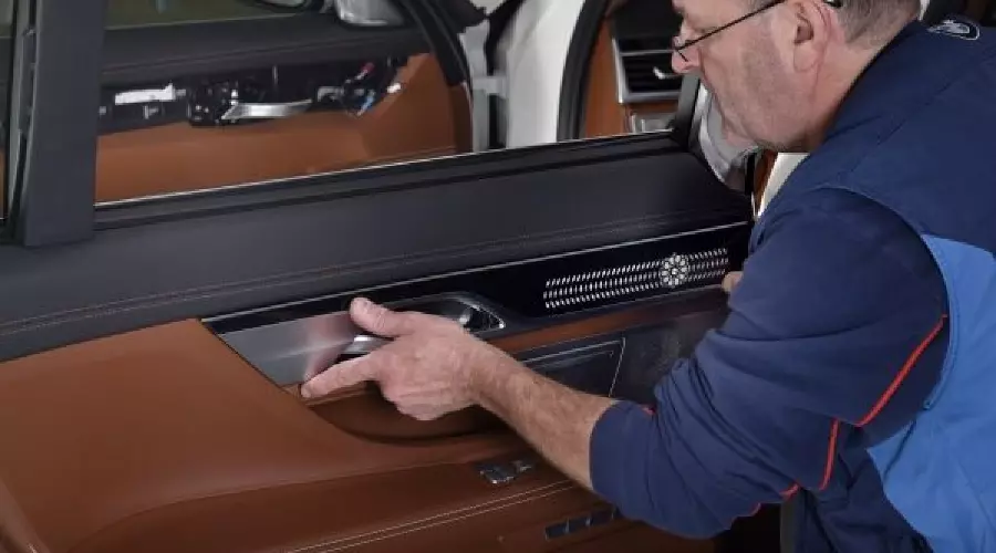 BMW Group представляет специальные версии нового BMW 7 серии © Фото ЮГА.ру BMW Group представляет специальные версии нового BMW 7 серии © Фото ЮГА.ру