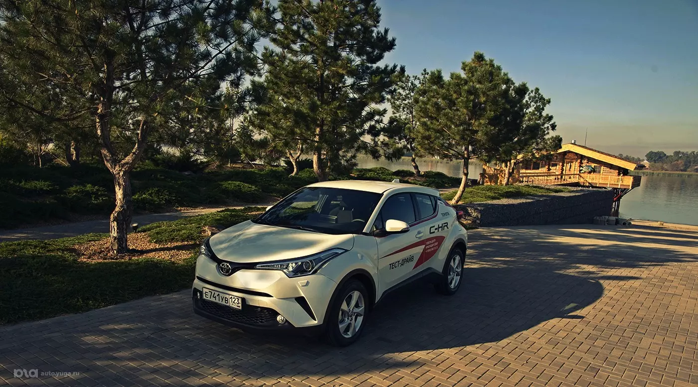 Новый кроссовер. Toyota C-HR