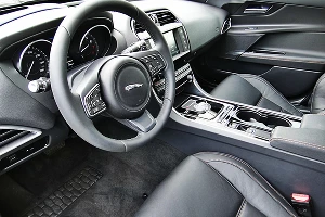 Jaguar XE. Компактный британский кот с резвым нравом &copy;&nbsp;Фото ЮГА.ру